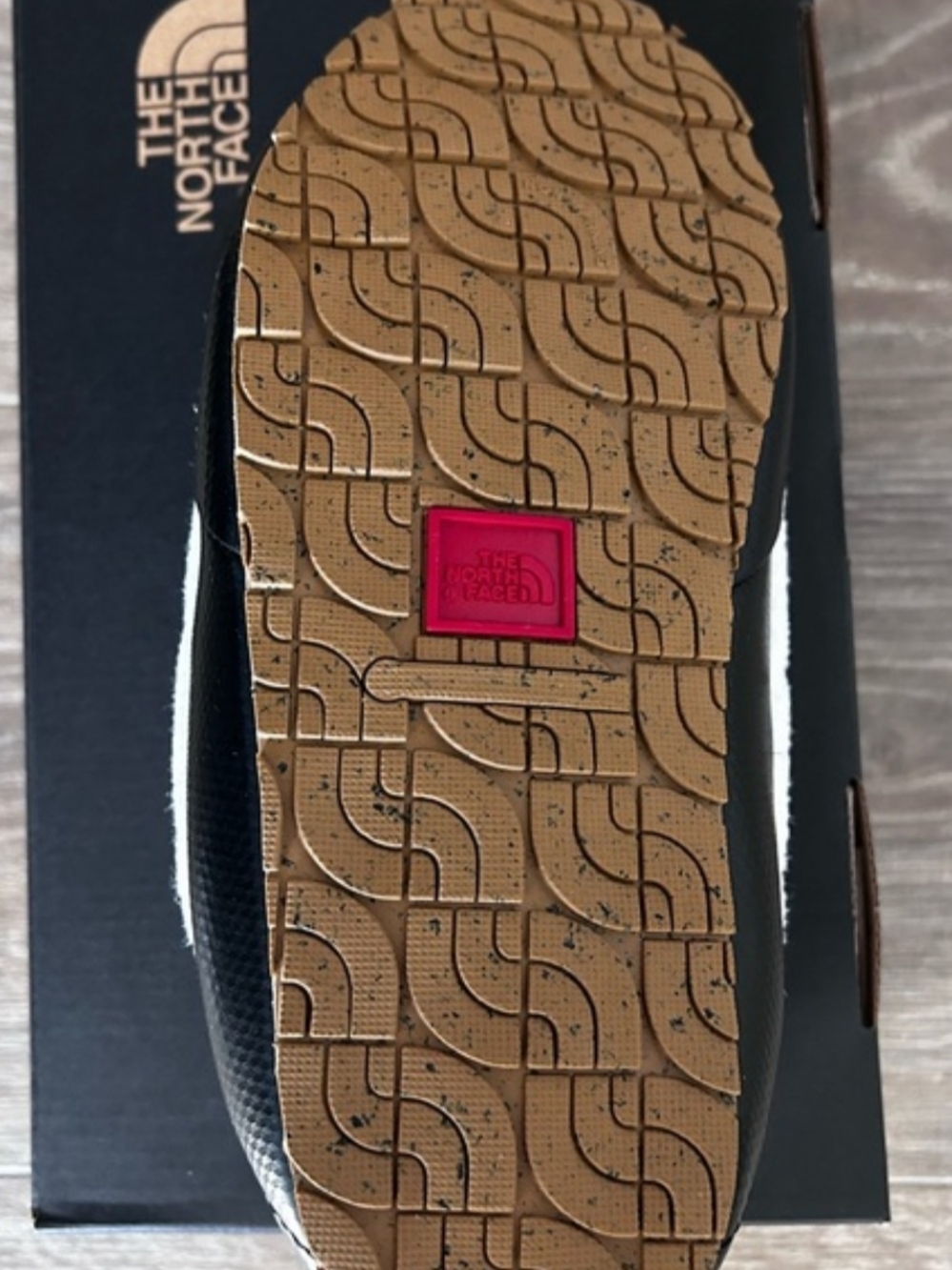 The North Face ThermoSlip Quilted Mule - White & Black Thermoball Women's 8 - Picture 5 of 6
